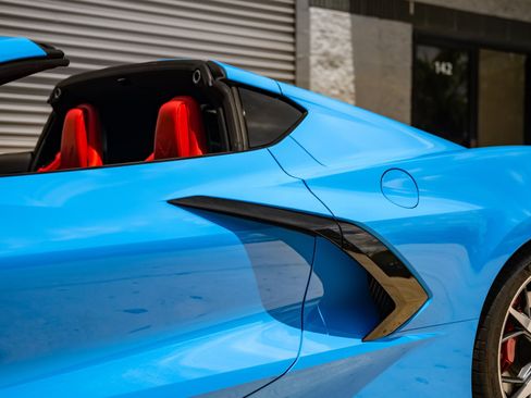 Used 2021 Chevrolet Corvette Stingray Coupe w/ Z51 Performance Package RWD image 25