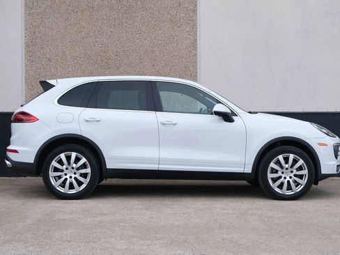 Used 2016 Porsche Cayenne image 11