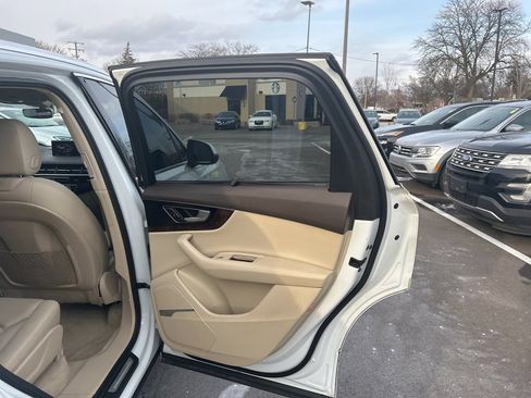 Used 2017 Audi Q7 3.0T Premium Plus w/ Premium Plus Package image 19