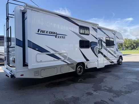 Used 2022 Ford E-450 and Econoline 450 Super Duty w/ Motorhome Prep Package RWD image 14