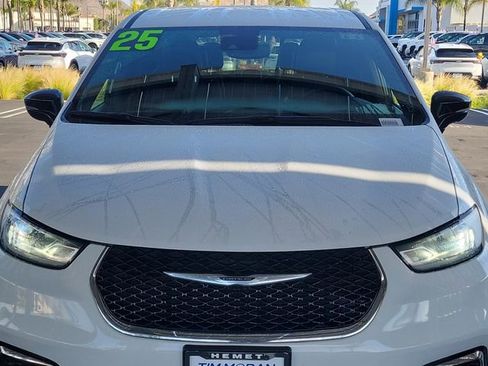 Used 2025 Chrysler Pacifica Select FWD image 30