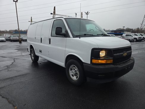 Used 2017 Chevrolet Express 2500 image 7