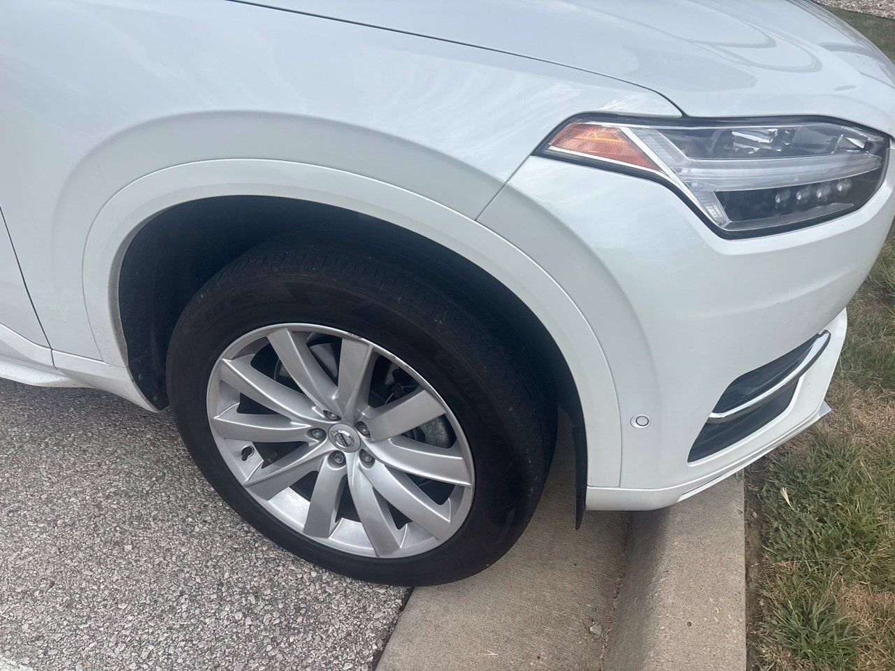 Used 2018 Volvo XC90 T5 Momentum w/ Convenience Package FWD image 10