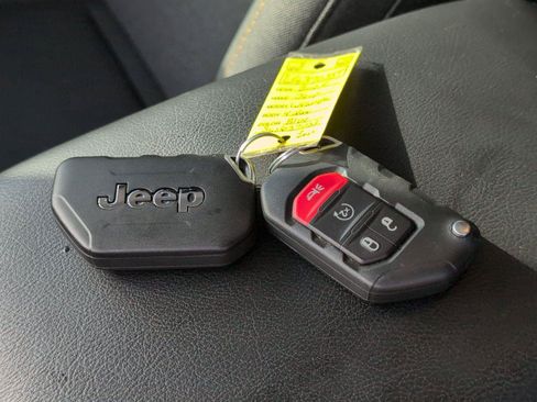 Used 2025 Jeep Wrangler Unlimited Sport AWD/4WD image 16