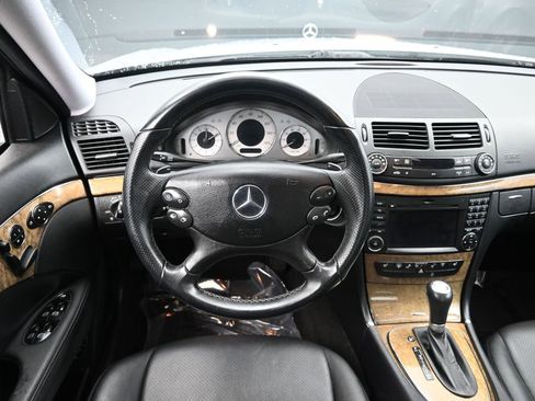 Used 2009 Mercedes-Benz E 350 4MATIC Sedan image 16