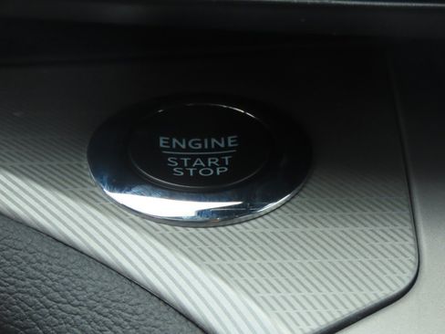 Used 2023 Ford Explorer XLT w/ Equipment Group 202A RWD image 31