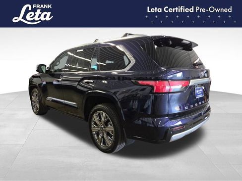 Used 2025 Toyota Sequoia Capstone AWD/4WD image 4
