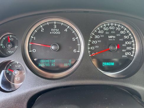 Used 2010 Chevrolet Suburban LTZ AWD/4WD image 32