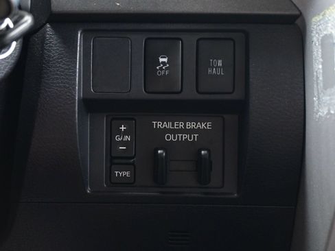Used 2017 Toyota Tundra SR5 w/ SR5 Upgrade Package AWD/4WD image 23