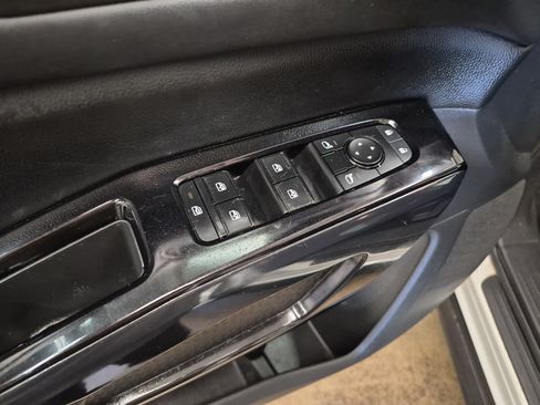 Used 2022 Nissan Pathfinder S FWD image 9