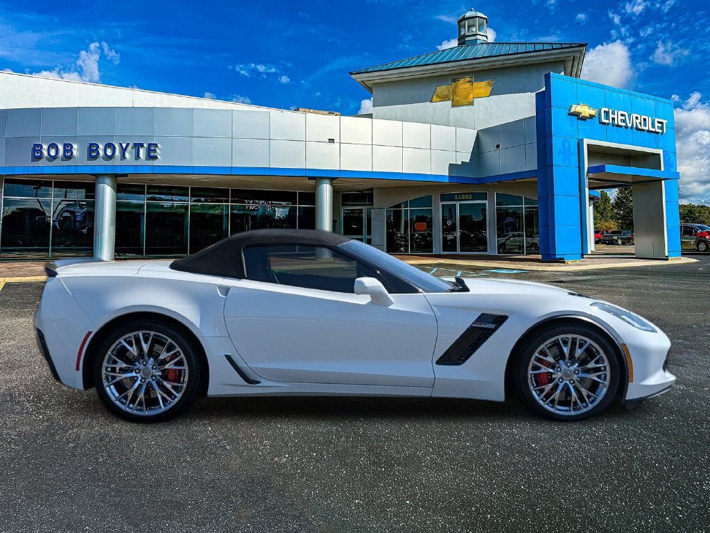 Used 2015 Chevrolet Corvette Z06 w/ 3LZ Preferred Equipment Group RWD image 8
