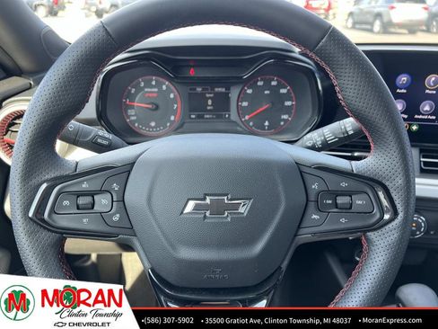 Used 2025 Chevrolet Trax RS FWD image 19