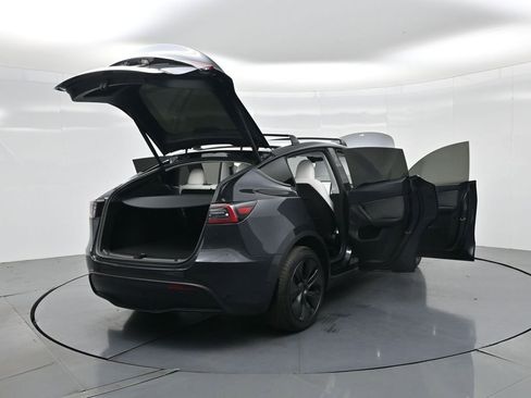 Used 2025 Tesla Model Y Long Range image 37
