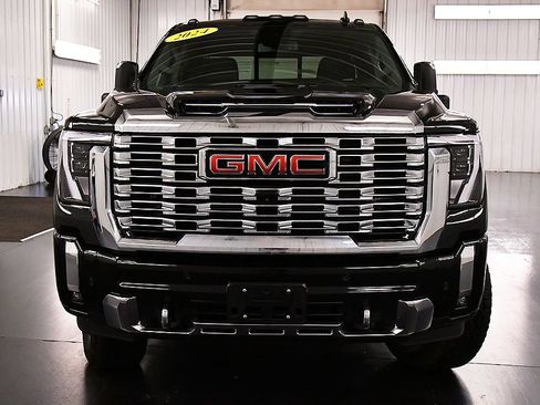 Used 2024 GMC Sierra 2500 Denali AWD/4WD image 2