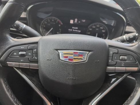 Used 2022 Cadillac XT6 Premium Luxury AWD/4WD image 23