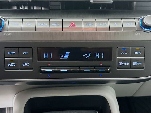 Used 2025 Hyundai Kona SEL image 24