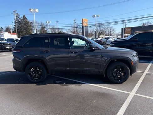 New 2026 Jeep Grand Cherokee Limited w/ Limited Altitude Package AWD/4WD image 9