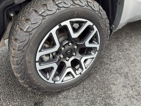 Used 2025 RAM 1500 Laramie image 15