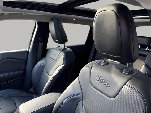 Used 2022 Jeep Cherokee Limited w/ Mopar Interior Package image 8