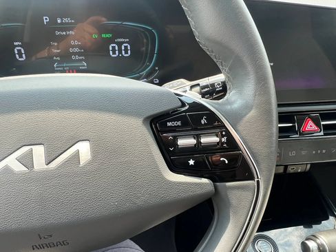 Used 2025 Kia Niro EX FWD image 20
