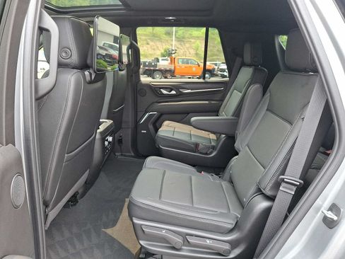 Used 2024 GMC Yukon Denali w/ Advanced Technology Package AWD/4WD image 10
