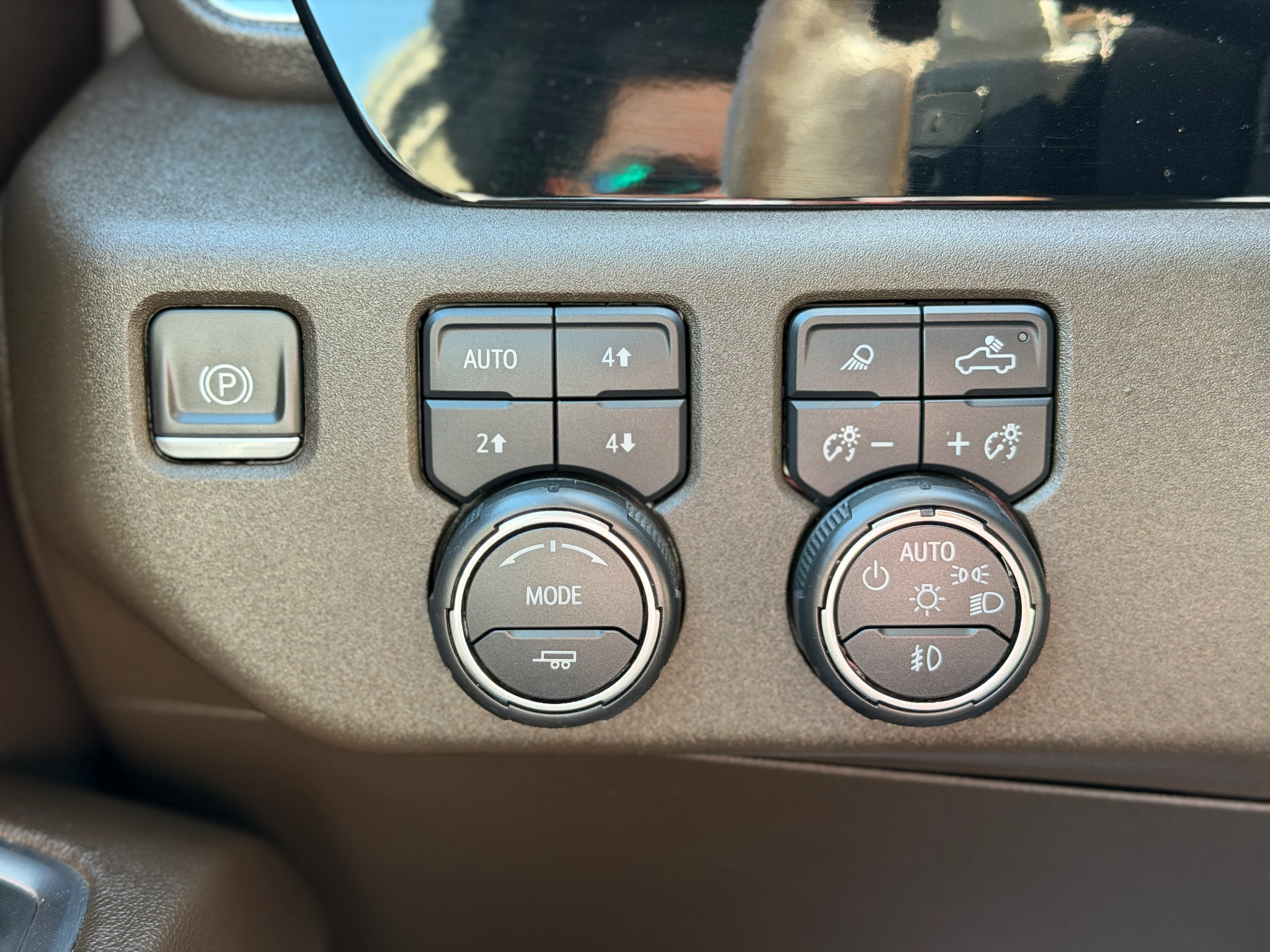 Used 2024 Chevrolet Silverado 1500 LTZ AWD/4WD image 6