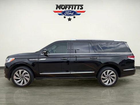 Used 2022 Lincoln Navigator L Reserve AWD/4WD image 2