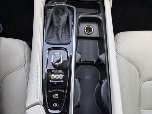 Used 2020 Volvo XC90 T5 Momentum w/ Protection Package Premier image 57