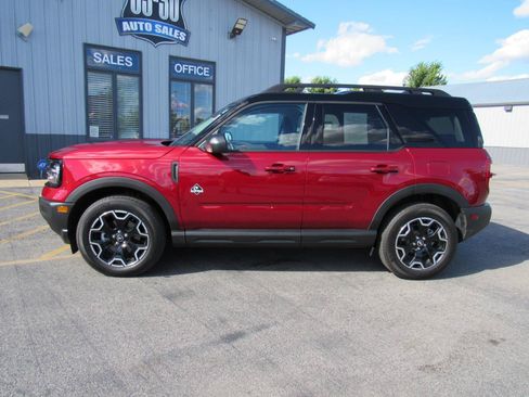 Used 2025 Ford Bronco Sport Outer Banks AWD/4WD image 2