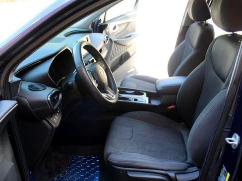 Used 2019 Hyundai Santa Fe SE image 10