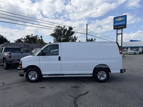 Used 2025 GMC Savana 2500 w/ Driver Convenience Package RWD image 3