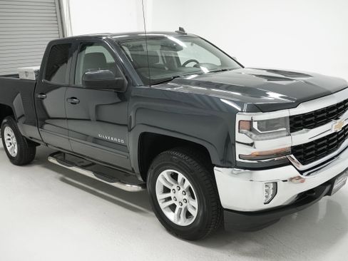 Used 2019 Chevrolet Silverado 1500 LT w/ All Star Edition image 3