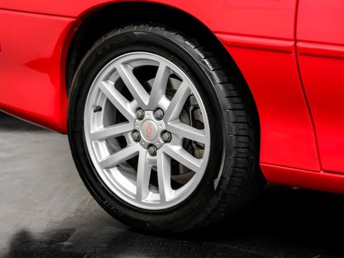 Used 2002 Chevrolet Camaro Z28 w/ SS Performance/Appearance Pkg RWD image 40
