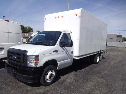 Used 2024 Ford E-450 and Econoline 450 Super Duty w/ Power Windows & Locks Group image 3