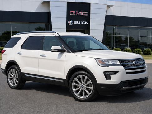 Used 2019 Ford Expedition Limited w/ Equipment Group 301A AWD/4WD image 3