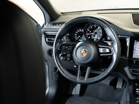 Certified 2023 Porsche Macan AWD/4WD image 25