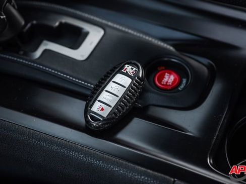 Used 2015 Nissan GT-R Premium image 83