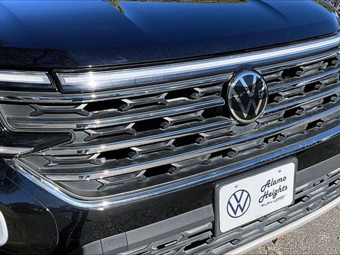 Certified 2024 Volkswagen Atlas SE image 31