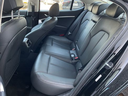 Used 2025 Genesis G70 2.5T image 15