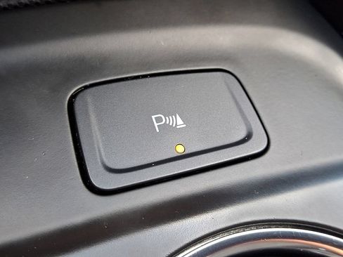 Used 2023 Chevrolet Equinox LT FWD image 25