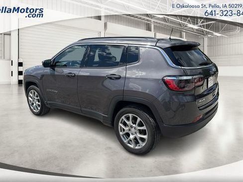 Used 2024 Jeep Compass Latitude AWD/4WD image 5
