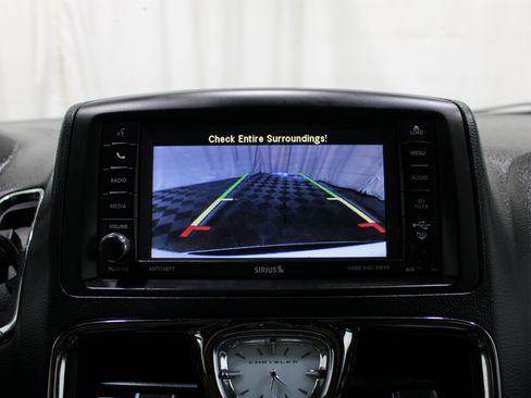 Used 2014 Chrysler Town & Country S FWD image 15