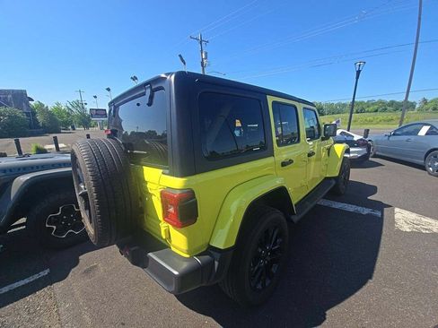 Used 2022 Jeep Wrangler Unlimited Sahara w/ Cold Weather Group AWD/4WD image 2