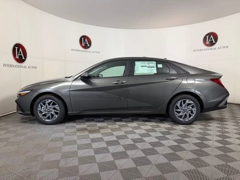 New 2026 Hyundai Elantra Hybrid FWD image 4