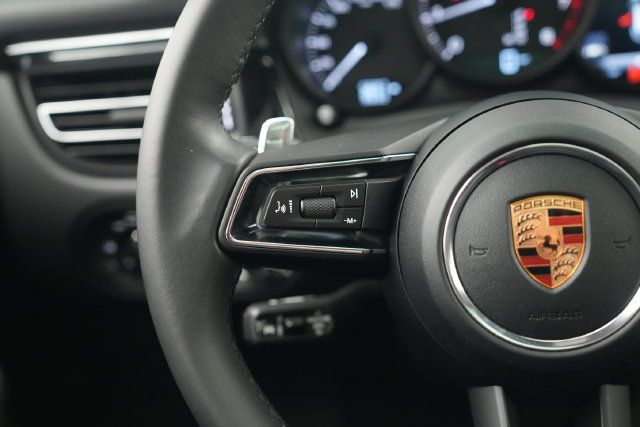 Certified 2026 Porsche Macan AWD/4WD image 40