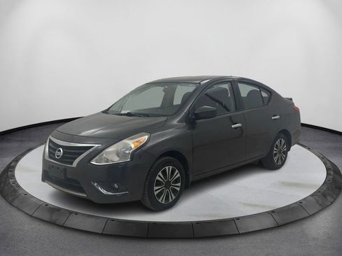 Used 2015 Nissan Versa SV image 1