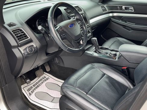 Used 2016 Ford Explorer XLT w/ Equipment Group 202A image 2