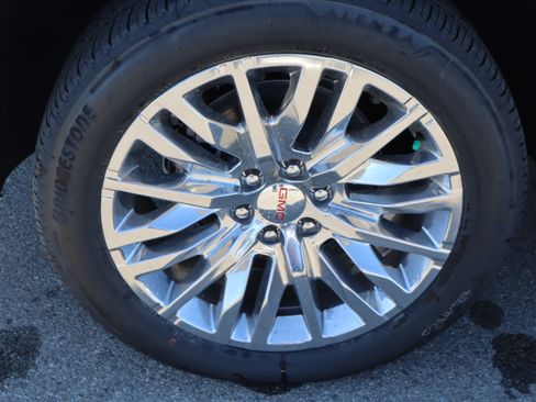 New 2026 GMC Yukon Denali w/ Advanced Technology Package AWD/4WD image 17