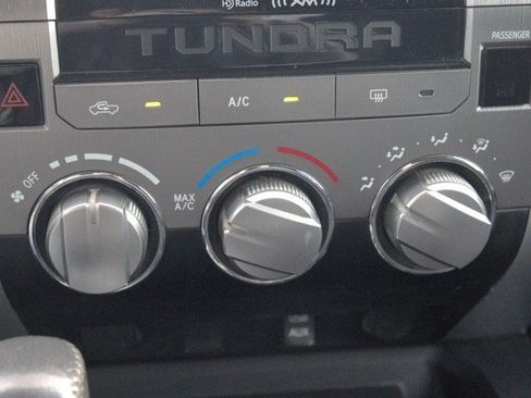 Used 2015 Toyota Tundra SR5 w/ SR5 Upgrade Package AWD/4WD image 18