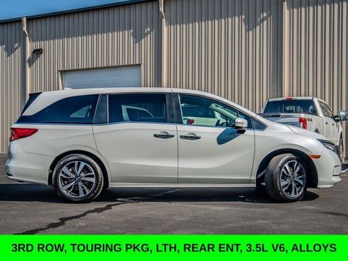 Used 2024 Honda Odyssey Touring image 2